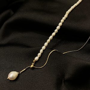 Baroque pearl choker with Y-chain design - natural freshwater pearls