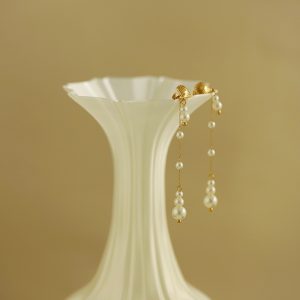 Vintage-style Long Tassel Pearl Shell Earrings